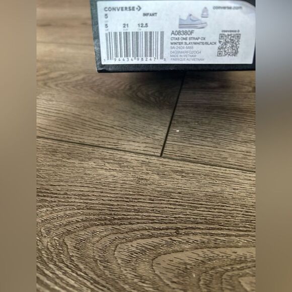 Converse Green and White Slip-On Sneakers with Rainbow Heart Design - Picture 5 of 6